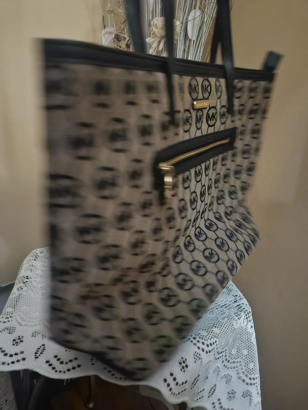 ❤️💞Women Michael Kors Black Logo Signature Tote Bag - Preowned❤️‍🩹💞 - Picture 6 of 15